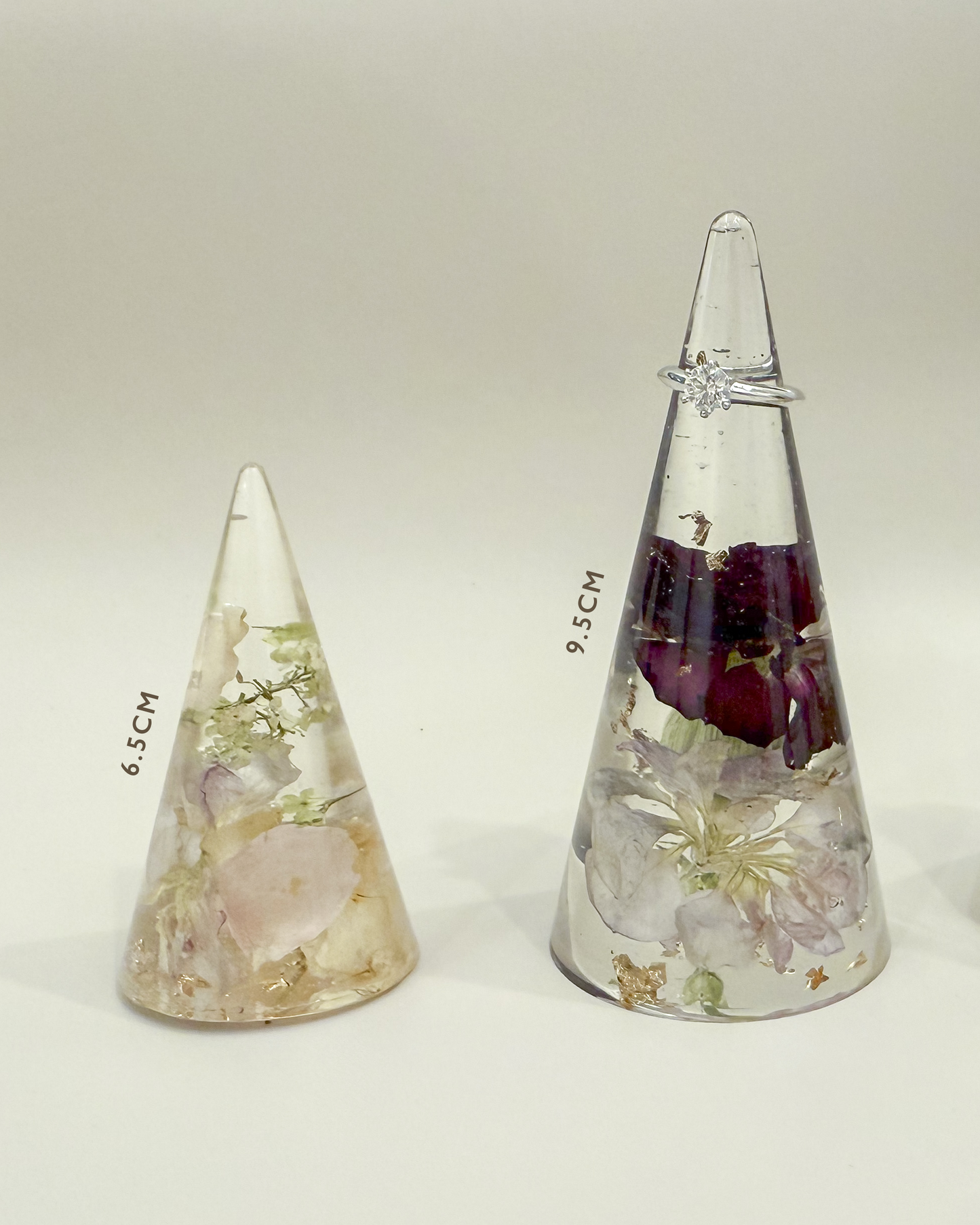 Round Resin Ring Holder